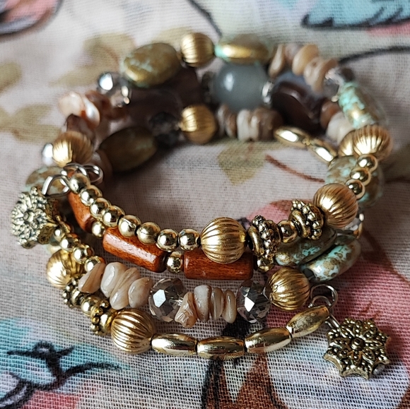 Memory Wire Gold Veined Faux Turquoise Tumbled Stone Faceted Crystal Bracelet - Picture 2 of 7